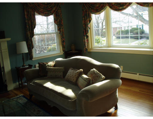 24 Van Greenby Road Lowell, MA 01851 - Photo 6 of 18 Gallery Image 6