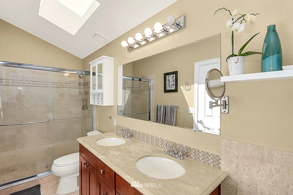 515 South 28th Place Renton, WA 98055 - Photo 11 of 21