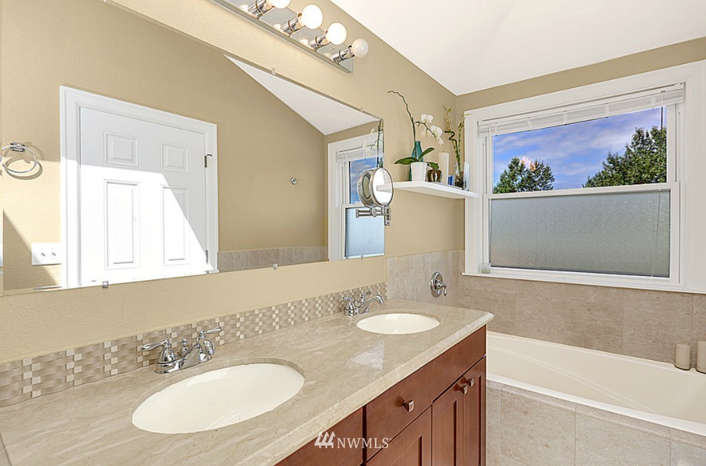 515 South 28th Place Renton, WA 98055 - Photo 12 of 21
