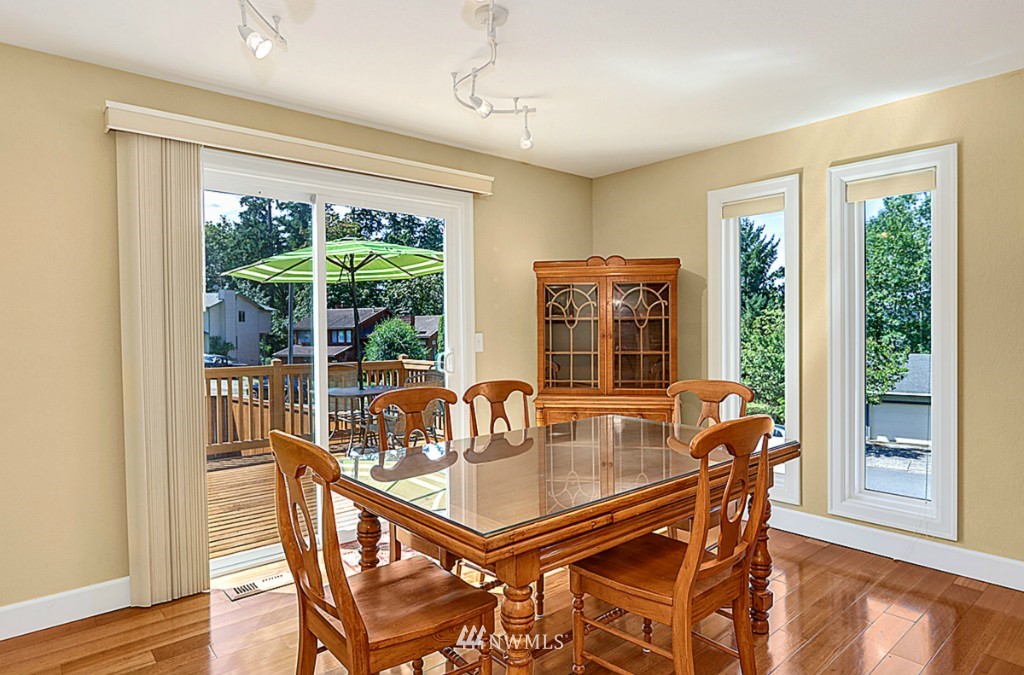 515 South 28th Place Renton, WA 98055 - Photo 5 of 21