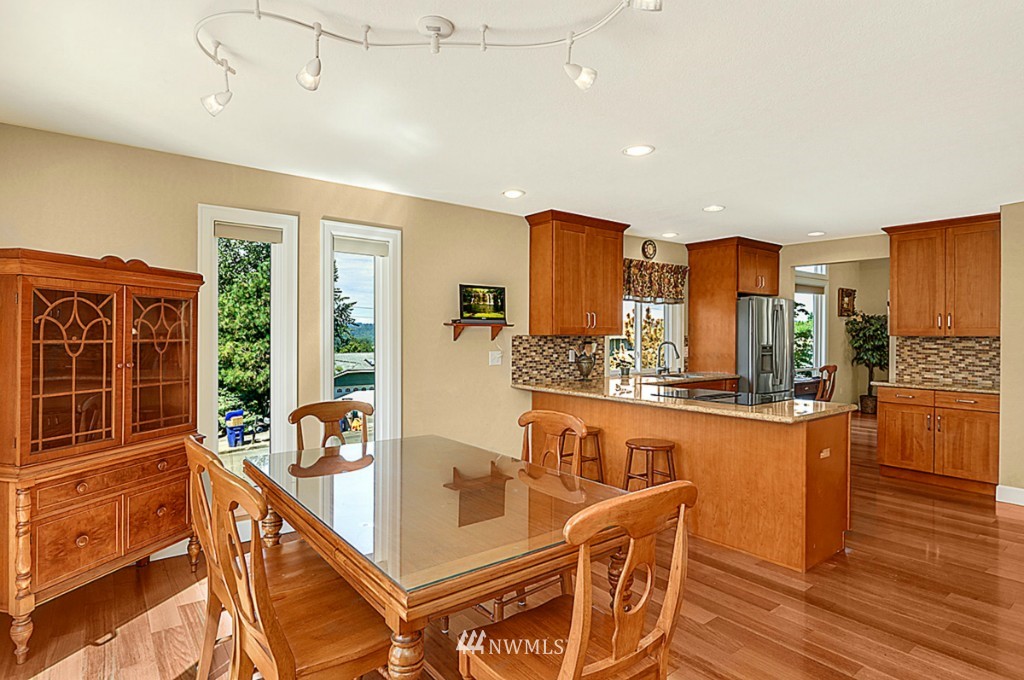 515 South 28th Place Renton, WA 98055 - Photo 7 of 21