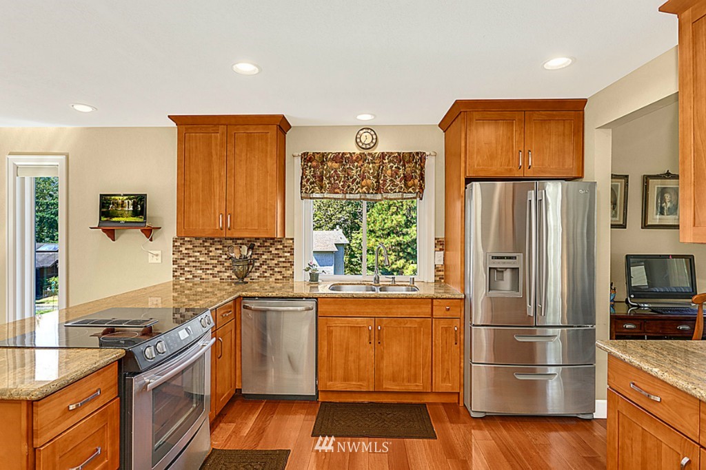 515 South 28th Place Renton, WA 98055 - Photo 8 of 21