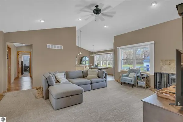 $469,000 | 8965 South 35 Road, Cadillac, MI 49601