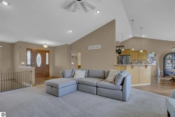 $469,000 | 8965 South 35 Road, Cadillac, MI 49601