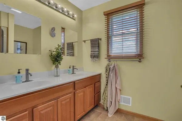 $469,000 | 8965 South 35 Road, Cadillac, MI 49601