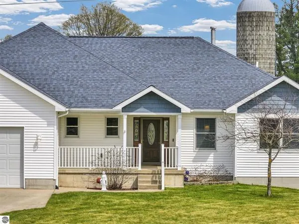 $469,000 | 8965 South 35 Road, Cadillac, MI 49601