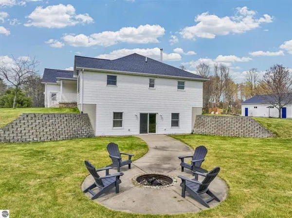 $469,000 | 8965 South 35 Road, Cadillac, MI 49601
