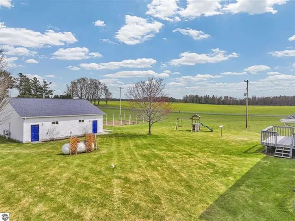 $469,000 | 8965 South 35 Road, Cadillac, MI 49601