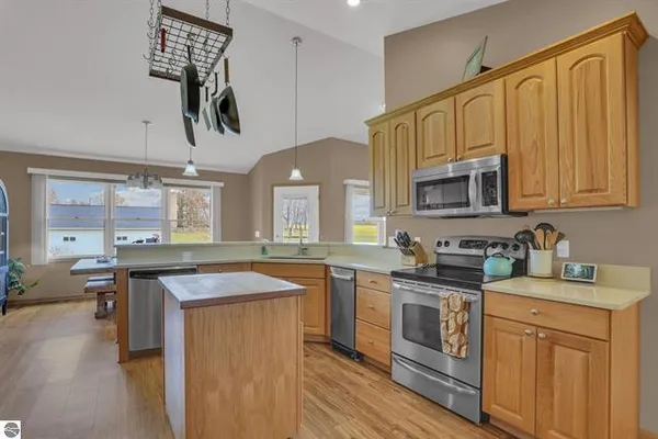 $469,000 | 8965 South 35 Road, Cadillac, MI 49601