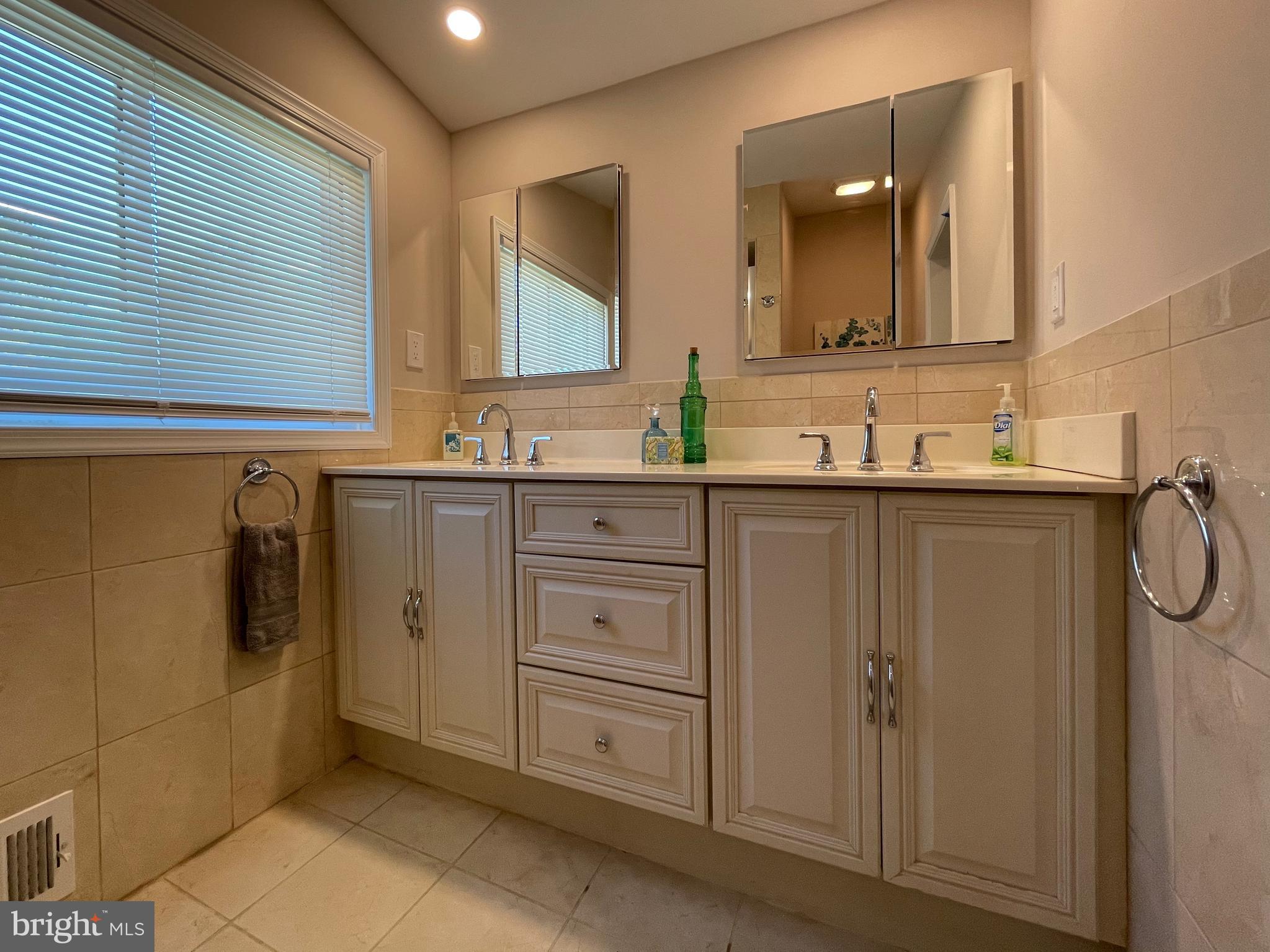 140 Yew Road Cheltenham, PA 19012 - Photo 22 of 35 Master Bedroom Bathroom