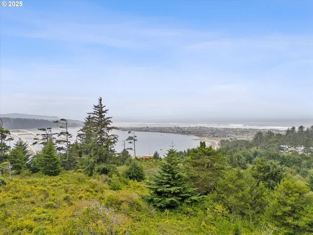 $199,000 | 1000 Northwest Highland Drive, Waldport, OR 97394