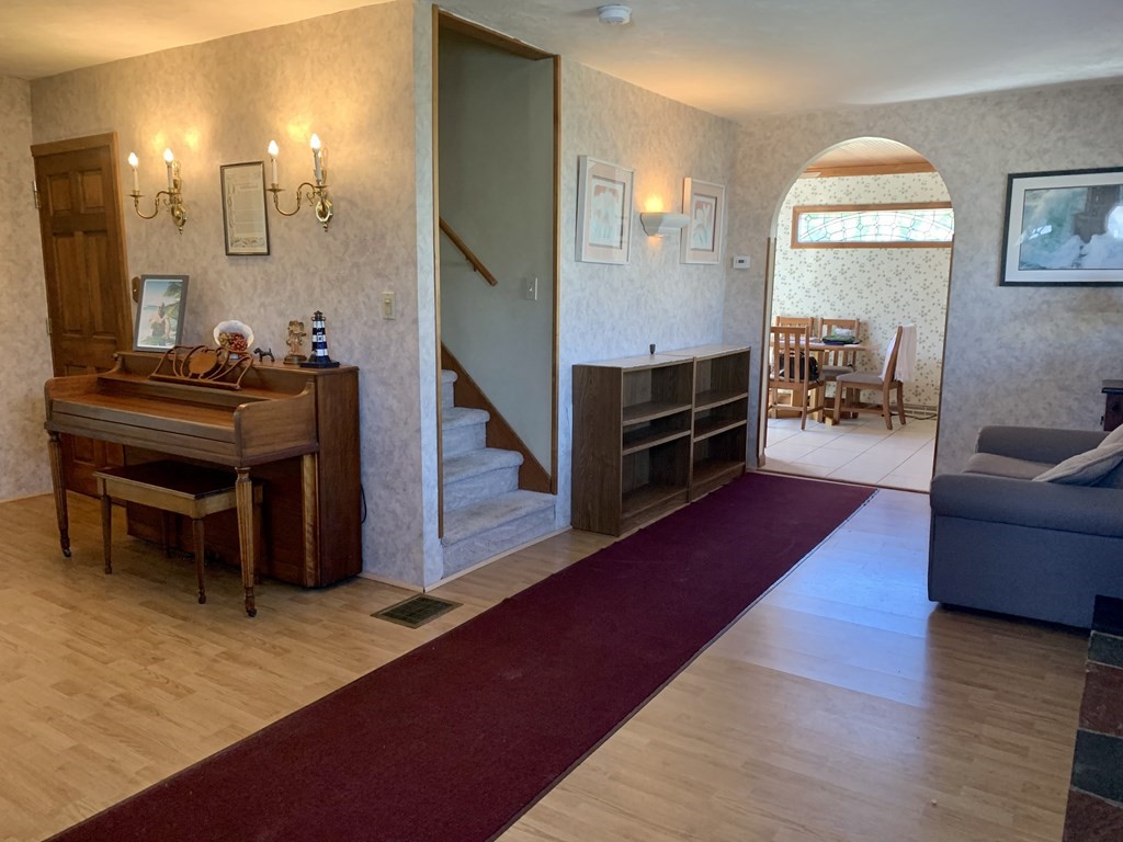 7 Lake Road Wayland, MA 01778 - Photo 3 of 23 Gallery Image 3