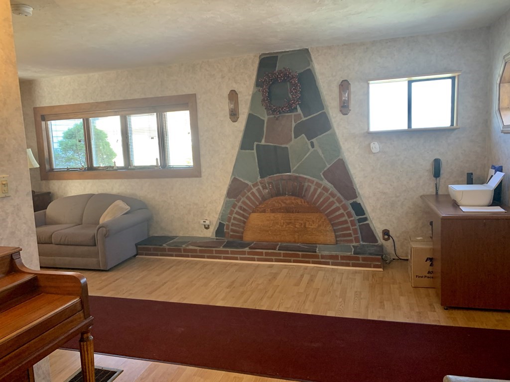 7 Lake Road Wayland, MA 01778 - Photo 4 of 23 Gallery Image 4