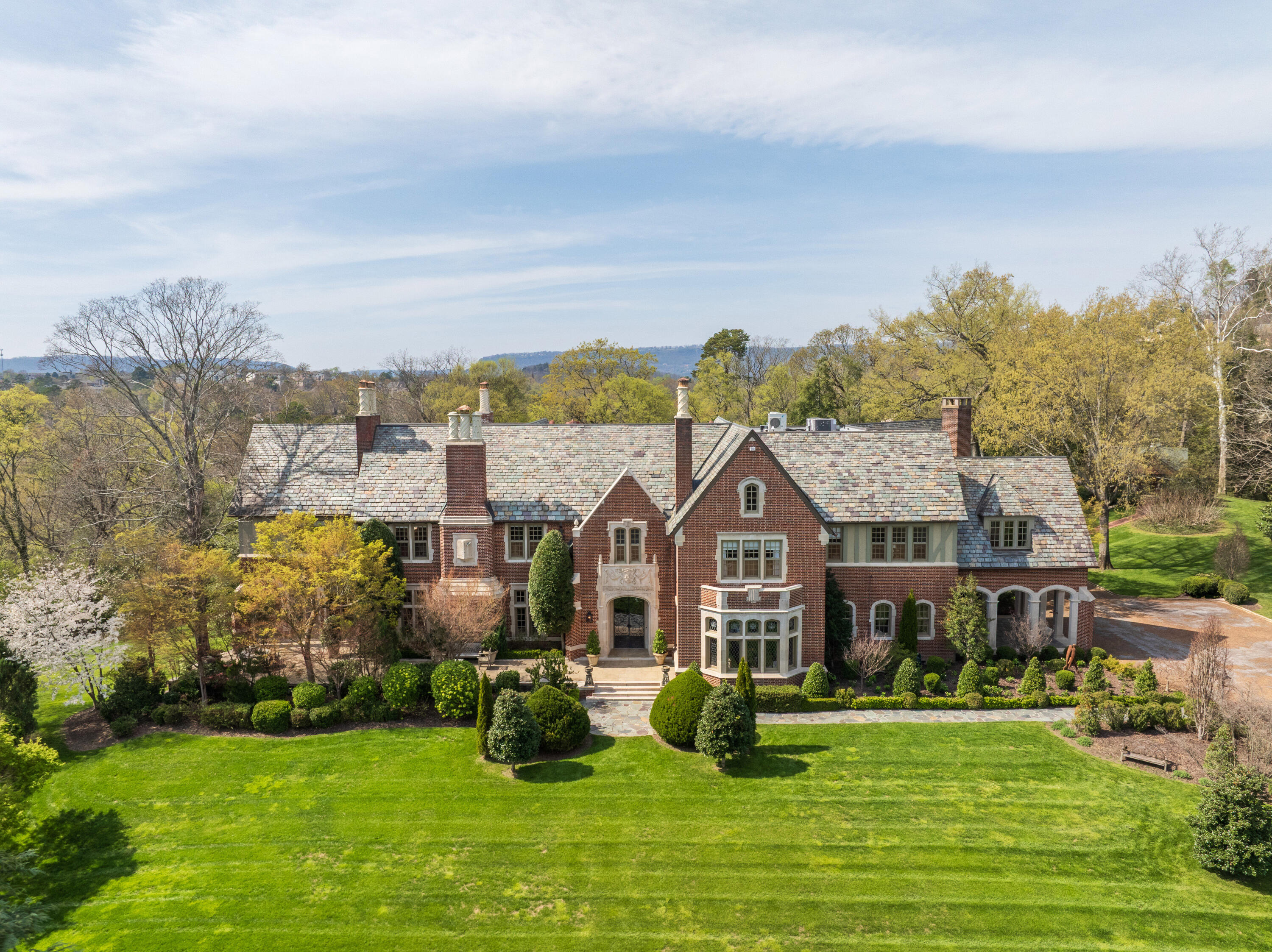 20 - 1649 Minnekahda Rd - Drone