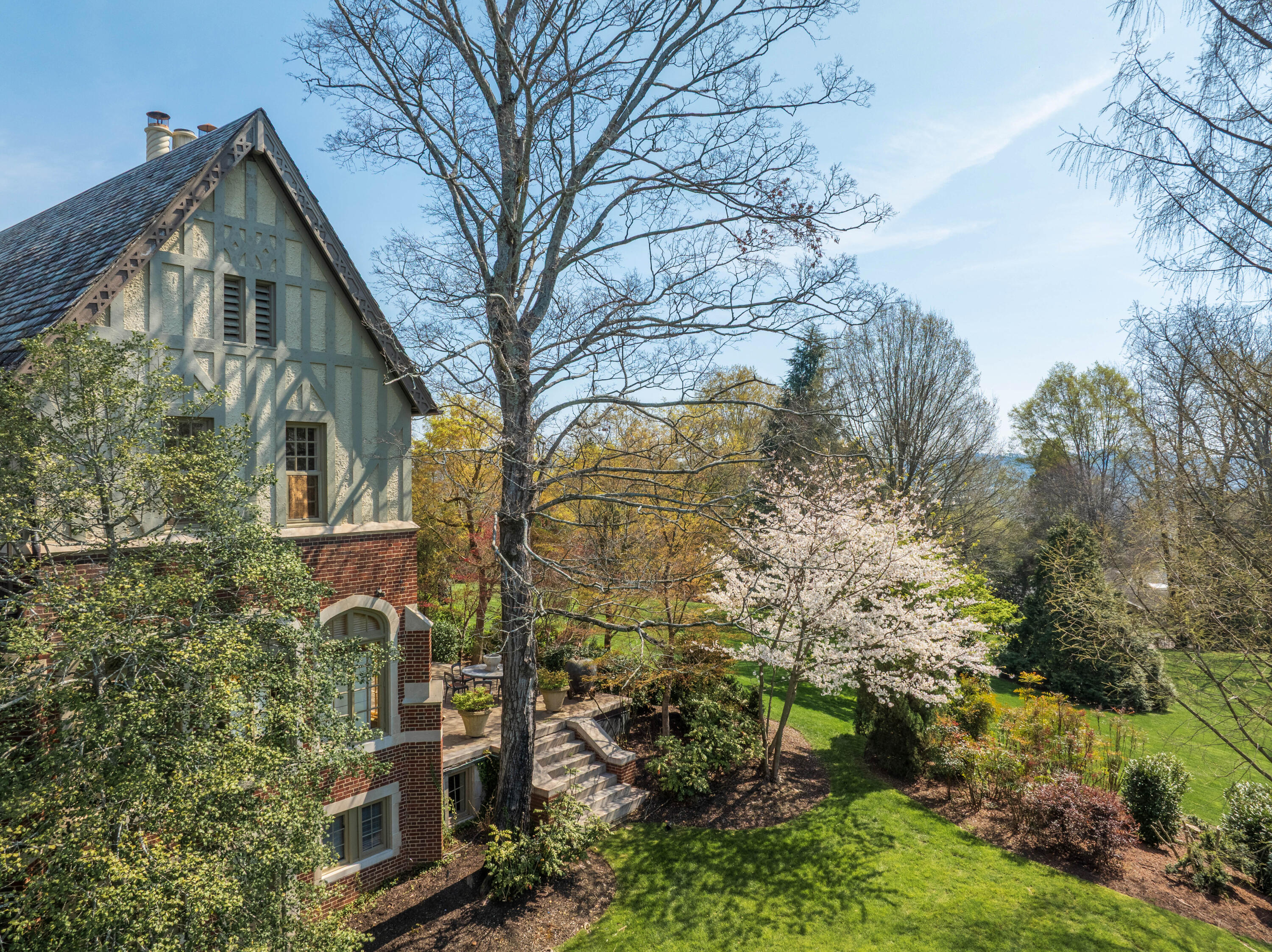 1649 Minnekahda Road Chattanooga, TN 37405 - Photo 16 of 46 08 - 1649 Minnekahda Rd - Drone