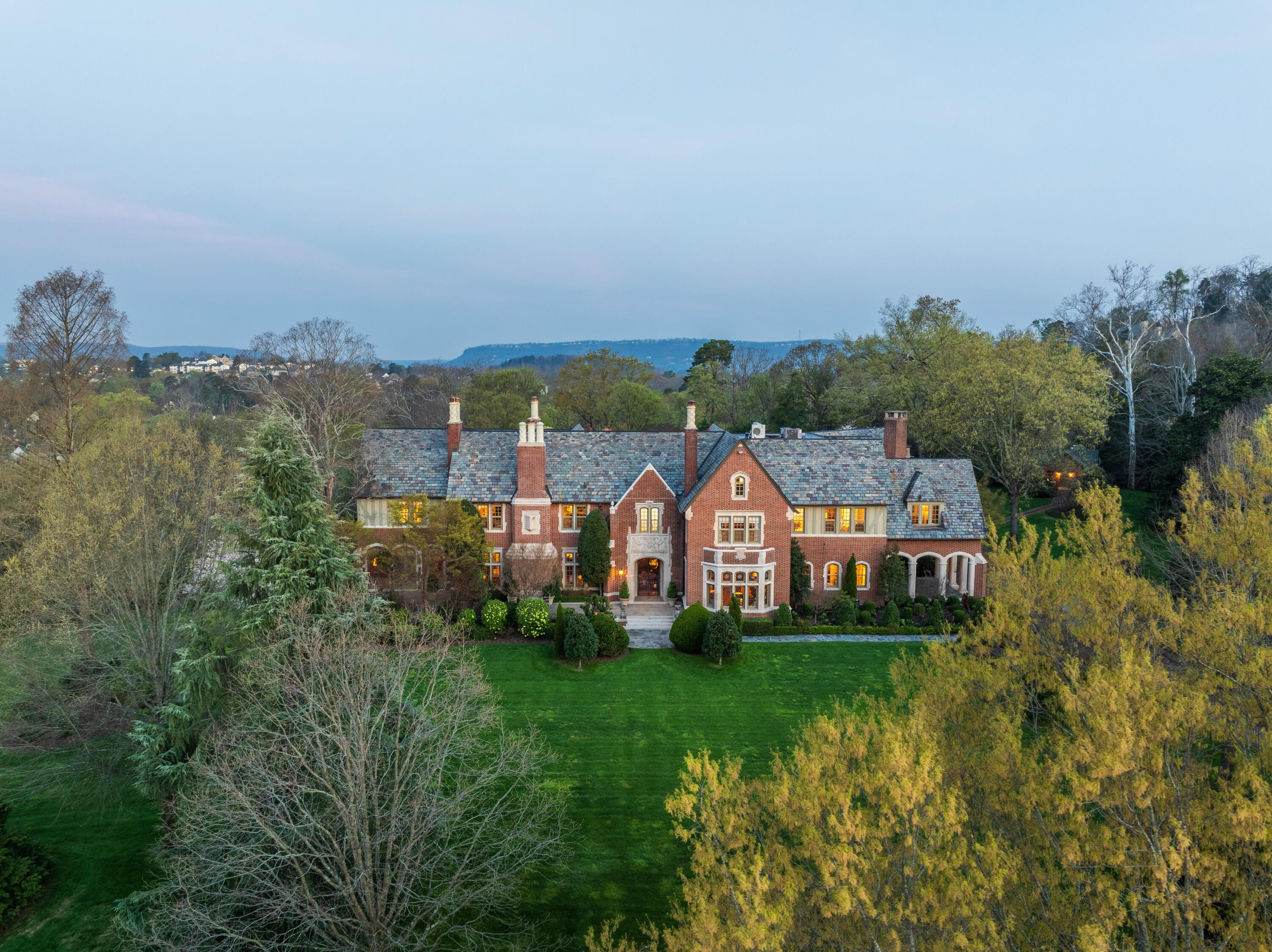 1649 Minnekahda Road Chattanooga, TN 37405 - Photo 2 of 46 06 - 1649 Minnekahda Rd - Drone