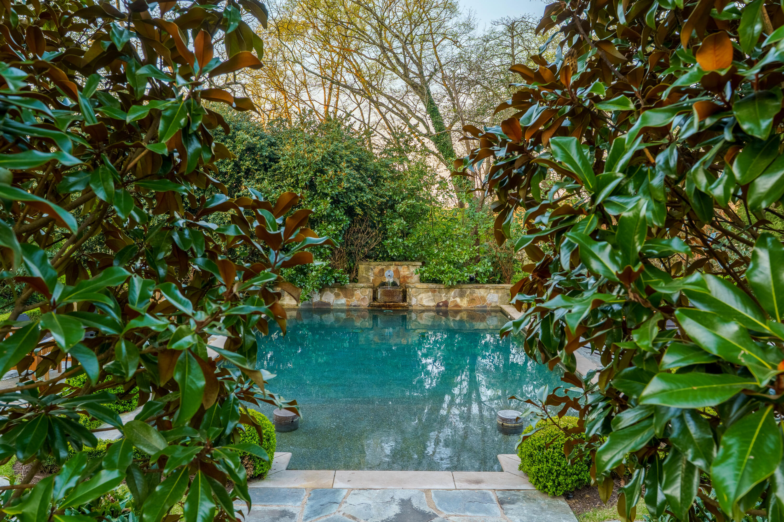 1649 Minnekahda Road Chattanooga, TN 37405 - Photo 39 of 46 34 - 1649 Minnekahda Rd - Exterior