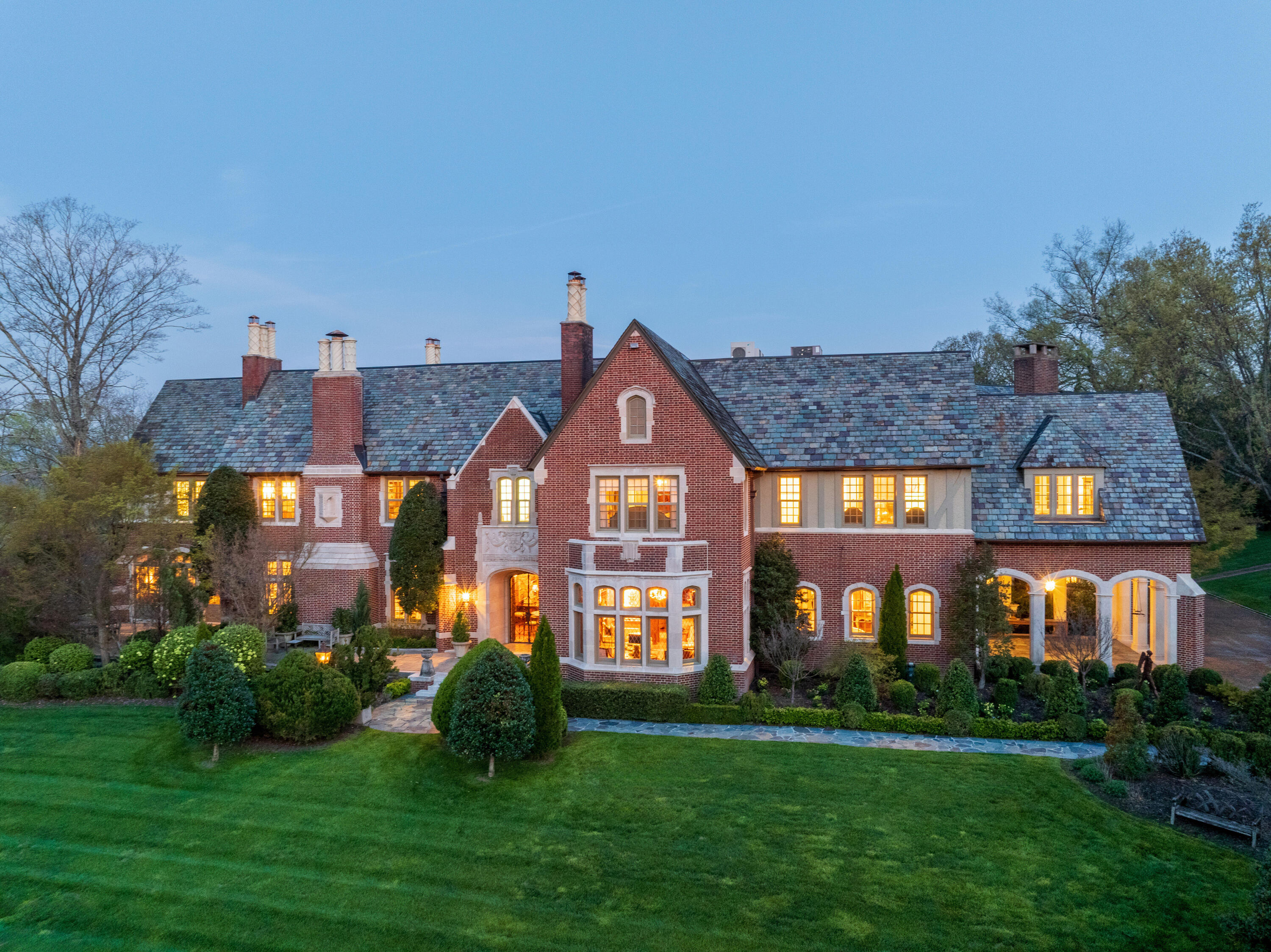 1649 Minnekahda Road Chattanooga, TN 37405 - Photo 4 of 46 01 - 1649 Minnekahda Rd - Drone