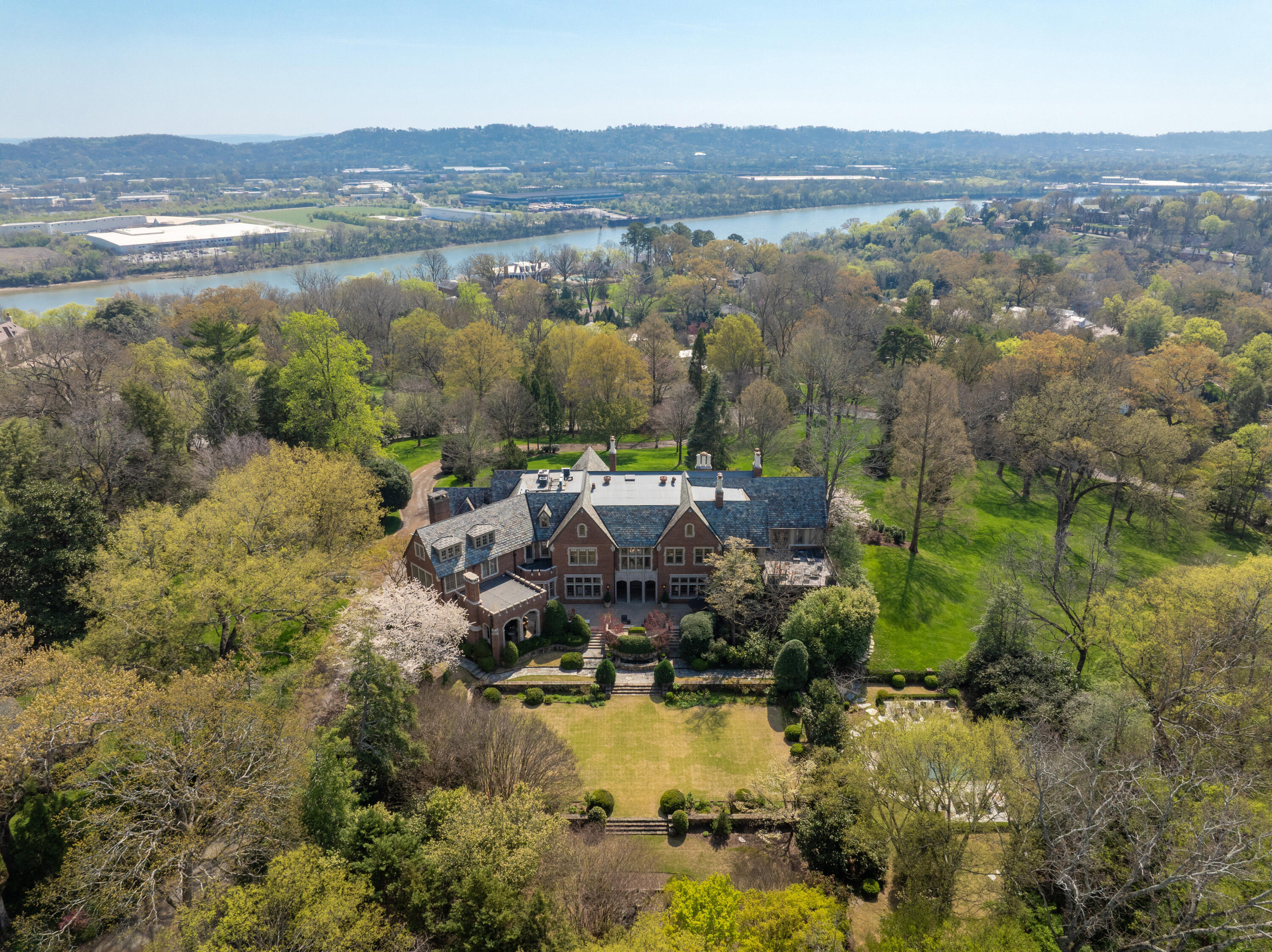 1649 Minnekahda Road Chattanooga, TN 37405 - Photo 42 of 46 18 - 1649 Minnekahda Rd - Drone