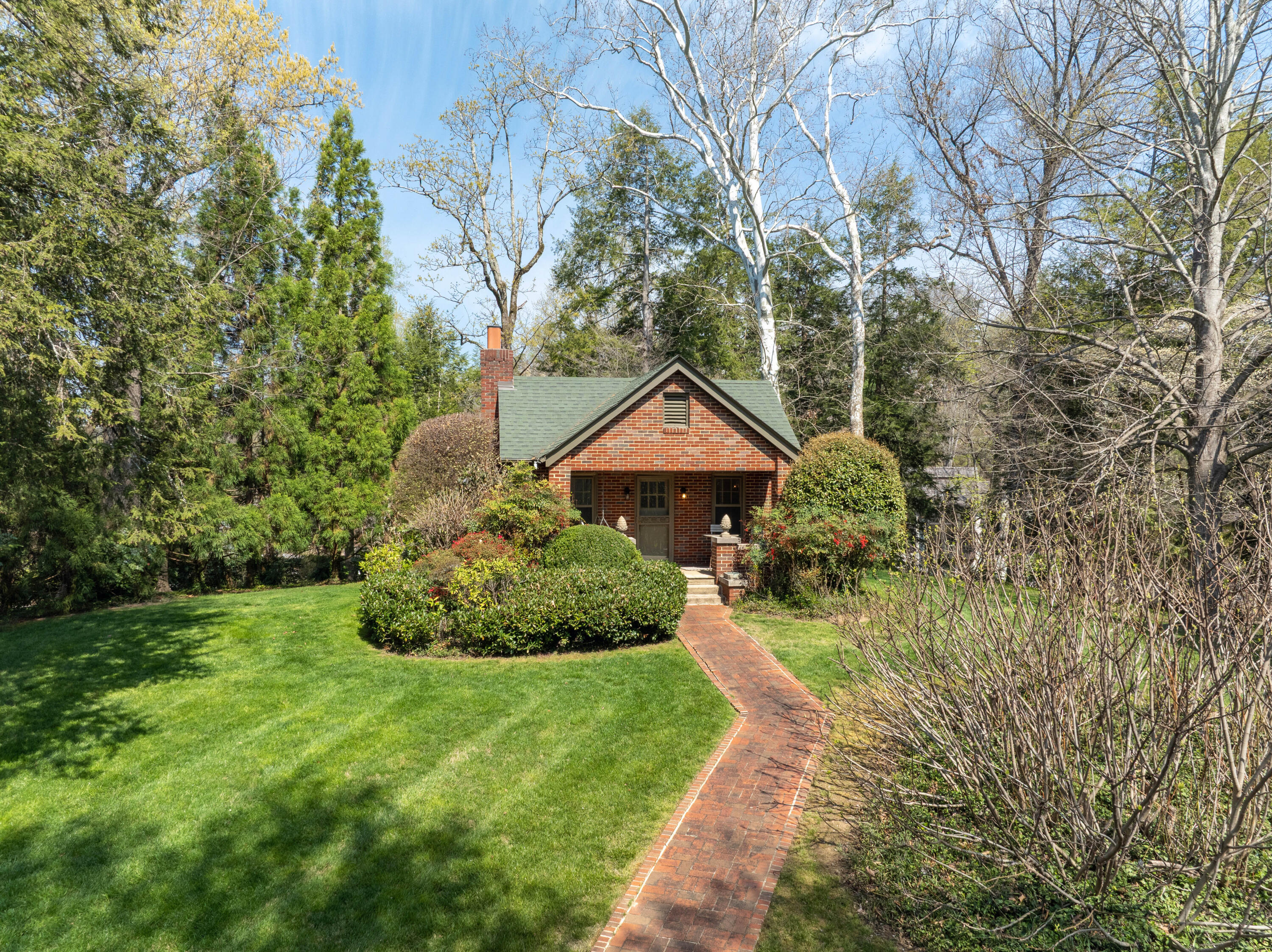 1649 Minnekahda Road Chattanooga, TN 37405 - Photo 44 of 46 26 - 1649 Minnekahda Rd - Drone