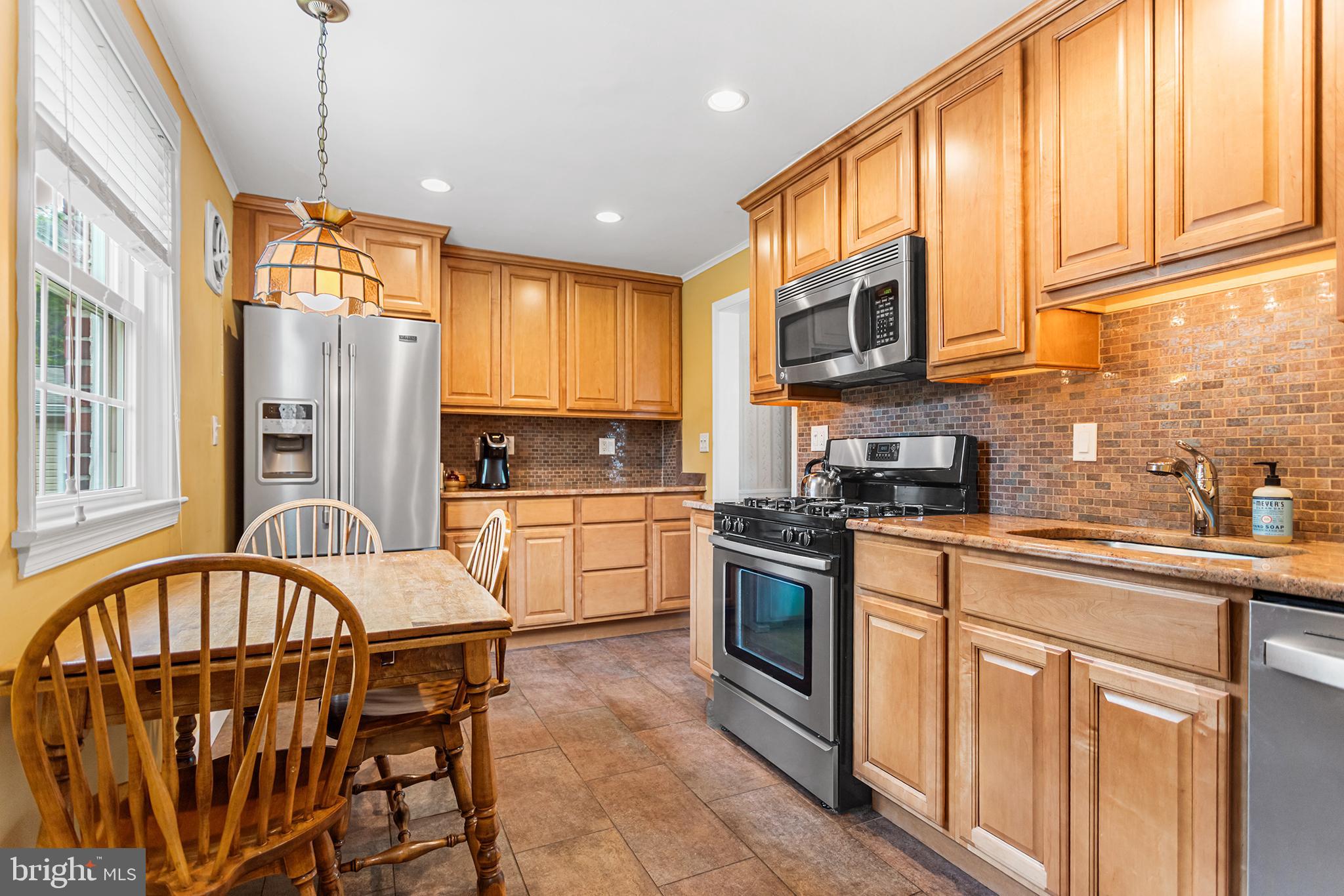 321 Holt Lane Springfield, PA 19064 - Photo 9 of 25