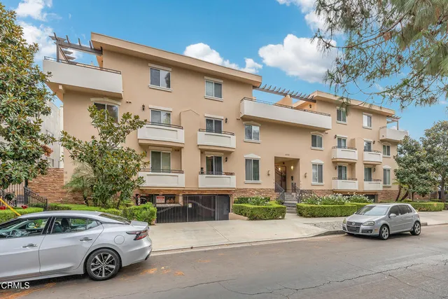 $4,300 | 4732 Radford Avenue, Unit 8, Valley Village, CA 91607