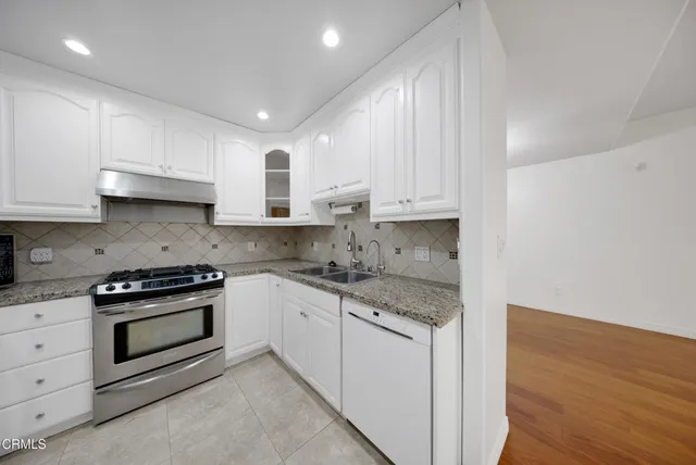 $4,300 | 4732 Radford Avenue, Unit 8, Valley Village, CA 91607