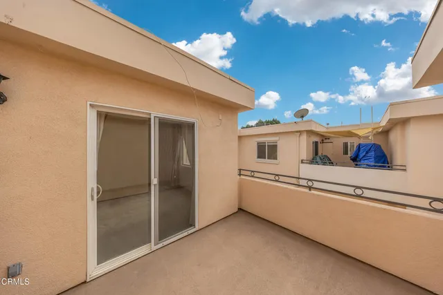 $4,300 | 4732 Radford Avenue, Unit 8, Valley Village, CA 91607