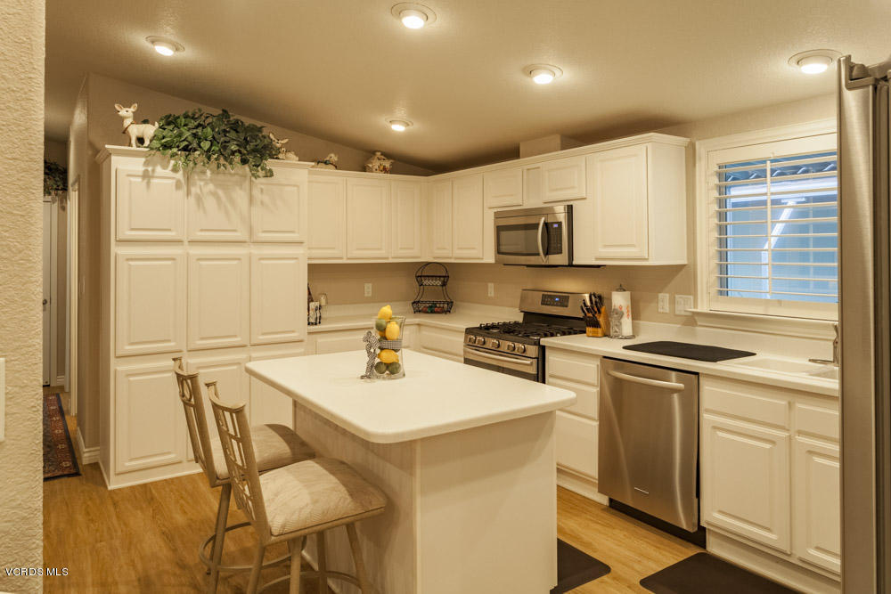 195 Tierra Rejada Road, Unit 117 Simi Valley, CA 93065 - Photo 4 of 34 TierraRejada_Low-20