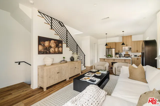 $5,041 | 4460 West Maplewood Avenue, Los Angeles, CA 90004