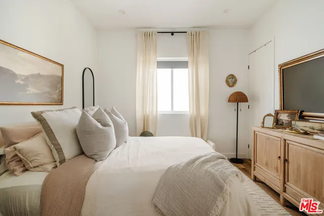 $5,041 | 4460 West Maplewood Avenue, Los Angeles, CA 90004