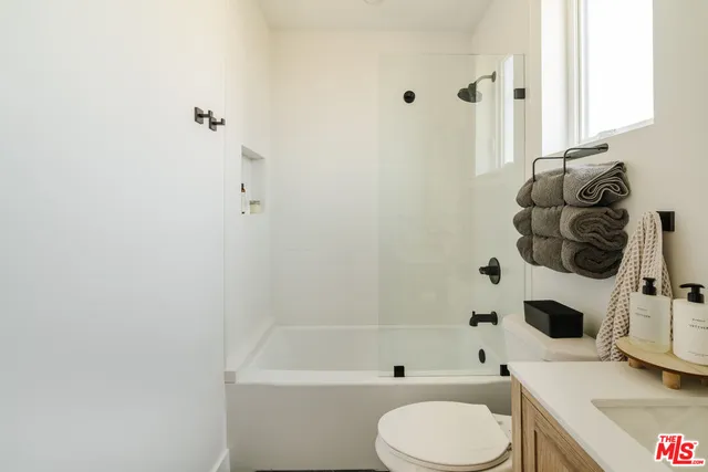 $5,041 | 4460 West Maplewood Avenue, Los Angeles, CA 90004