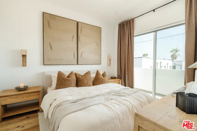 $5,041 | 4460 West Maplewood Avenue, Los Angeles, CA 90004