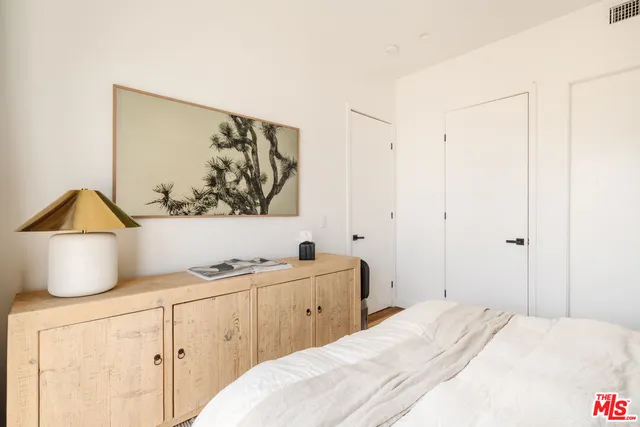 $5,041 | 4460 West Maplewood Avenue, Los Angeles, CA 90004