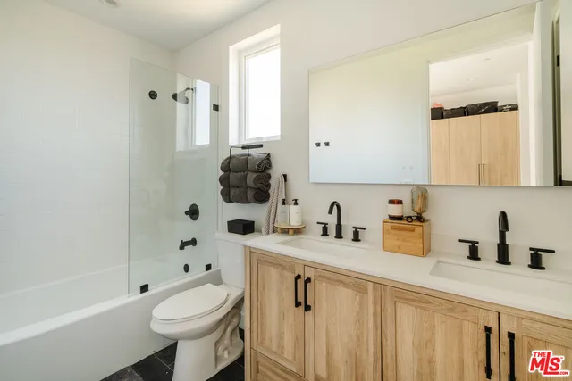 $5,041 | 4460 West Maplewood Avenue, Los Angeles, CA 90004