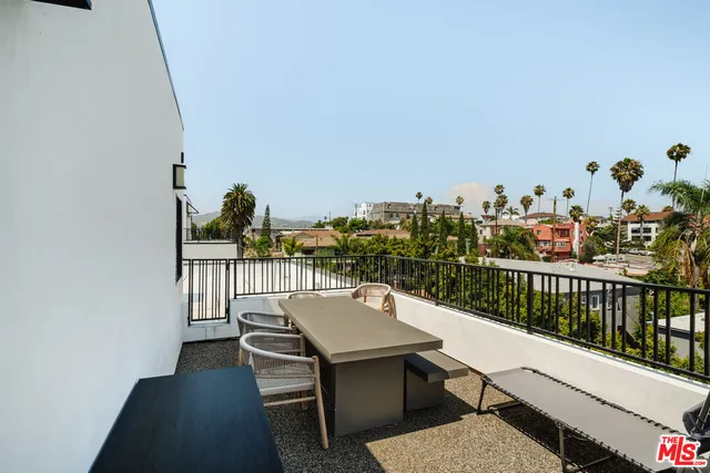 $5,041 | 4460 West Maplewood Avenue, Los Angeles, CA 90004