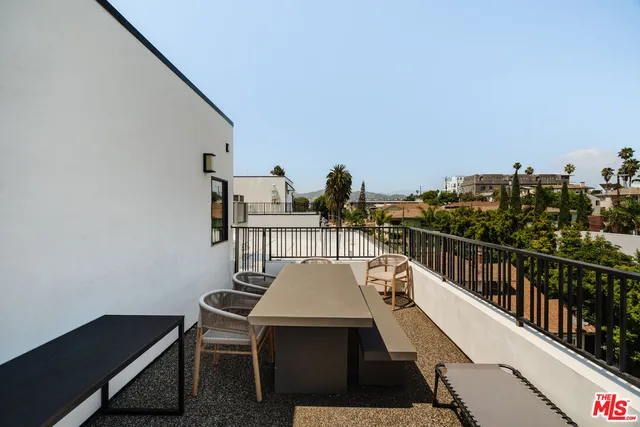 $5,041 | 4460 West Maplewood Avenue, Los Angeles, CA 90004