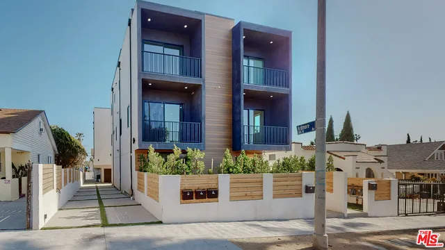 $5,041 | 4460 West Maplewood Avenue, Los Angeles, CA 90004