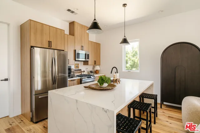 $5,041 | 4460 West Maplewood Avenue, Los Angeles, CA 90004