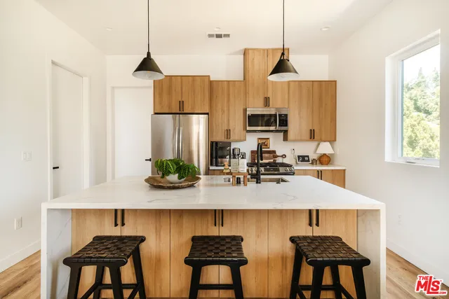 $5,041 | 4460 West Maplewood Avenue, Los Angeles, CA 90004