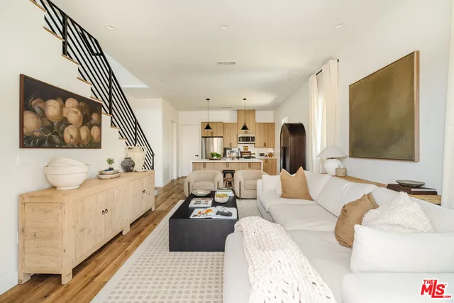 $5,041 | 4460 West Maplewood Avenue, Los Angeles, CA 90004