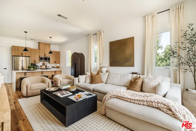 $5,041 | 4460 West Maplewood Avenue, Los Angeles, CA 90004