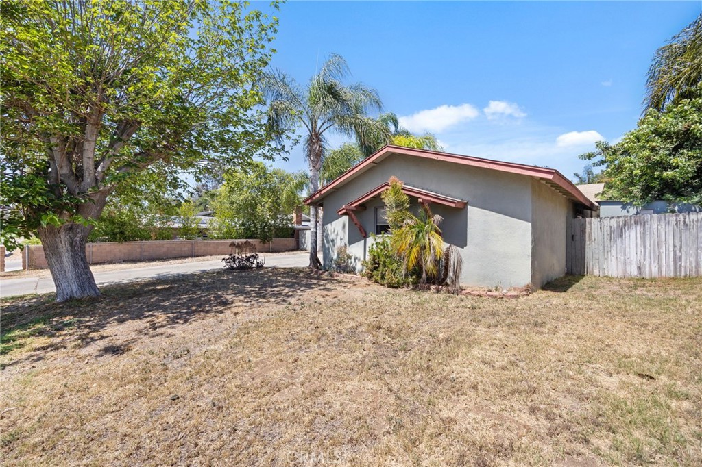 10937 Desert Sand Avenue Riverside, CA 92505 - Photo 3 of 46 SIDEYARD