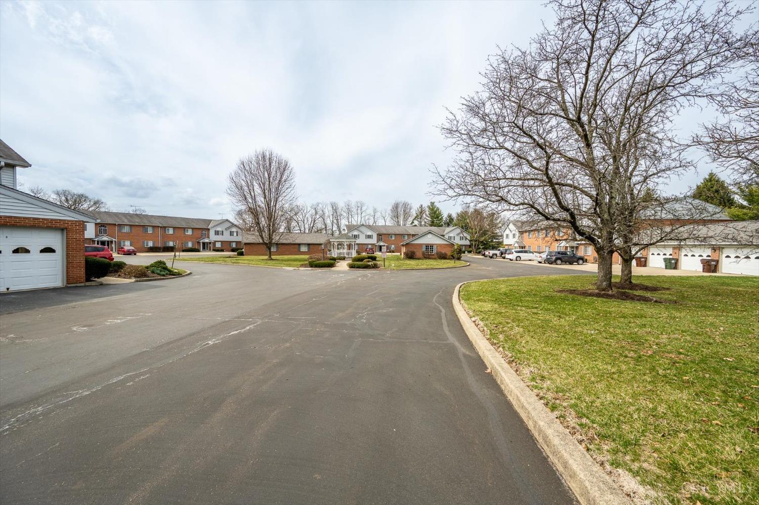 7913 Cheviot Road, Unit 27 Cincinnati, OH 45247 - Photo 4 of 44