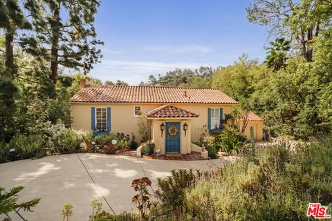 $2,650,000 | 1100 Pine Oak Lane, Pasadena, CA 91105