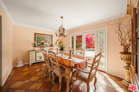 $2,650,000 | 1100 Pine Oak Lane, Pasadena, CA 91105