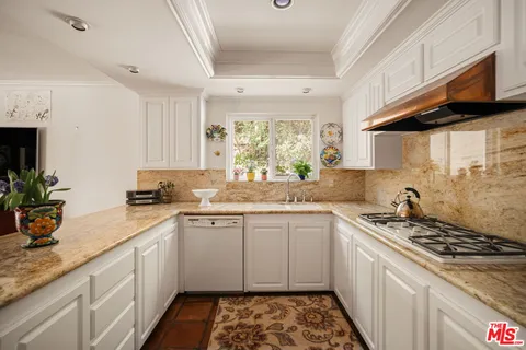 $2,650,000 | 1100 Pine Oak Lane, Pasadena, CA 91105
