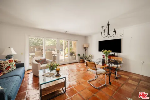$2,650,000 | 1100 Pine Oak Lane, Pasadena, CA 91105