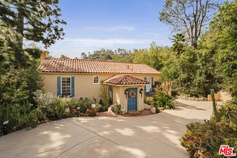 $2,650,000 | 1100 Pine Oak Lane, Pasadena, CA 91105