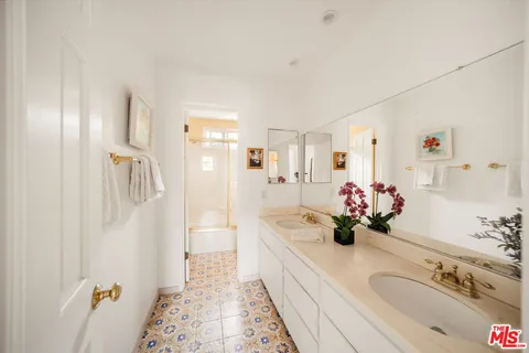 $2,650,000 | 1100 Pine Oak Lane, Pasadena, CA 91105